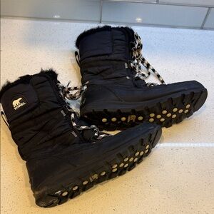 Sorel Black Women's Insulated Winter Lace-Up Boots with Fur Trim size 10